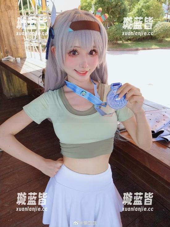 紫氯氯 定制图集里的紫氯氯:温柔是伪装吗?