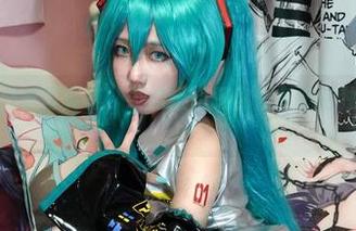 有点小撩的白丝写真集，绞肉姬想跟你分享她的独家“秘籍”。