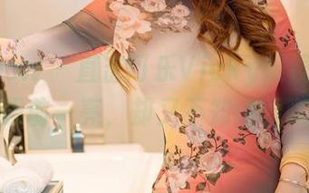 花漾show – 直击可乐Vicky眼镜高清图库，眼前一亮，却又不知该看哪儿。