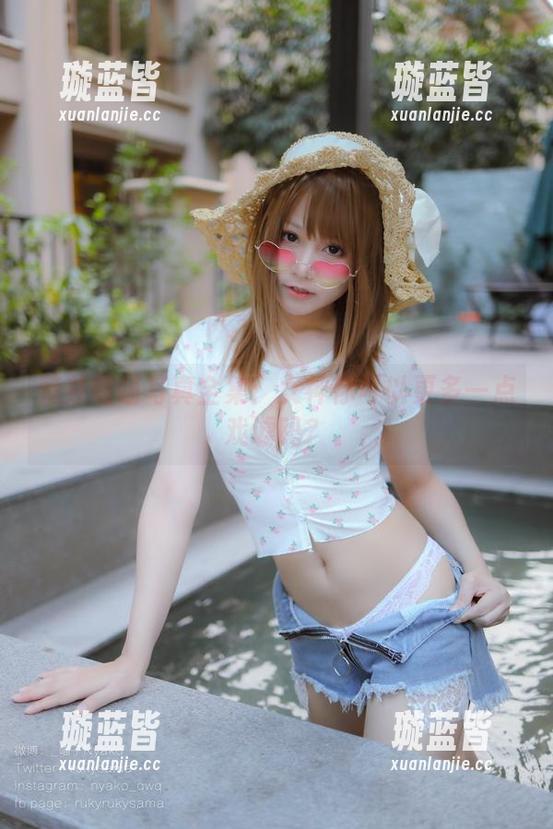 荒井喵喵写真全集：女神你可以更多一点戏谑吗？
