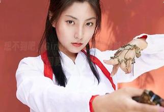 蜜桃社 – 想不到吧，Gina的丝袜其实是时光机！快来查看最新的套图更新，别让时间溜走！