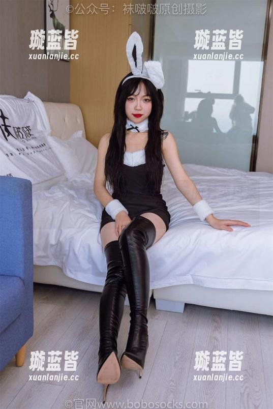 袜啵啵 - 裸足+黑色美甲=稚予的另类风采写真