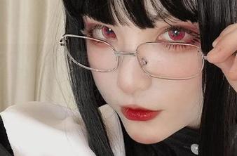 起起子vvvv的美脚，原图中的每一个角度都很想聊聊