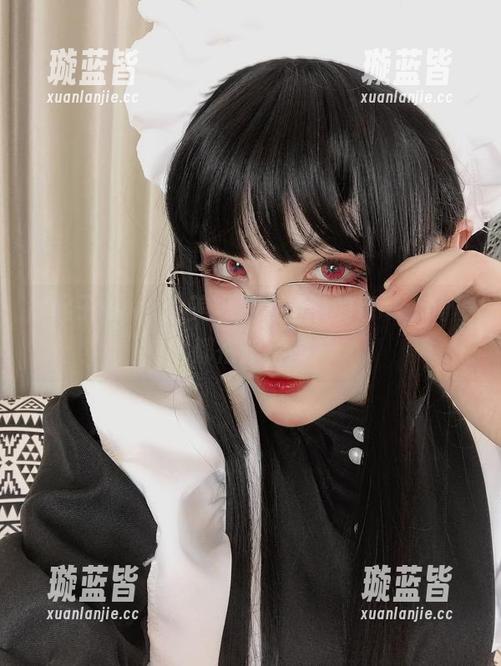 起起子vvvv的美脚，原图中的每一个角度都很想聊聊