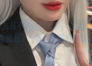 这组阿九从不咕咕的写真，灰丝加持，完全掀起了一阵轻飘飘的想象。