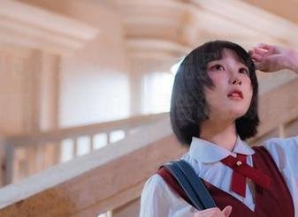 这张阿包也是兔娘的作品里，伊内斯穿得像在芭蕾，结果好像是告诉我跳舞不容易啊。