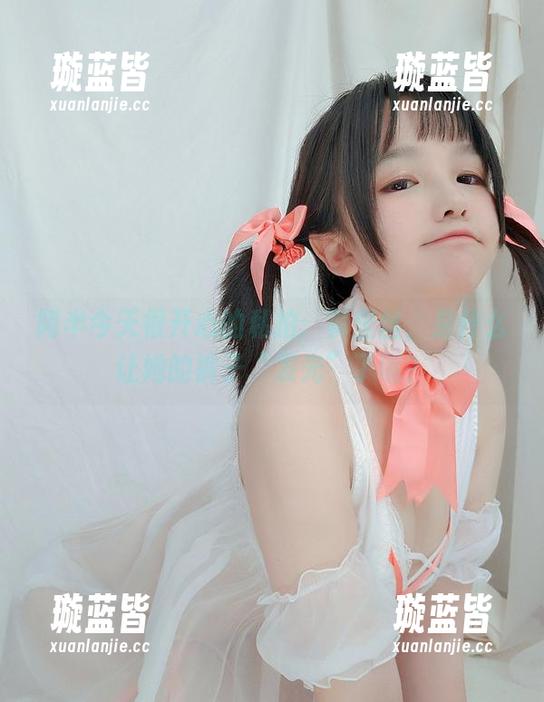 阿半今天很开心的私拍：裤里丝，是什么让她的裤子“发光”了呢？