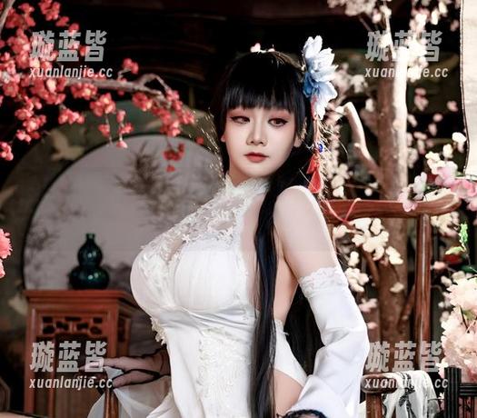 不舍得浪费，这样的原图必须变成壁纸，阿雪雪你真会选学妹！