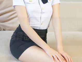 青豆客 – 教室里的何晨曦，私拍的每一张都透露出不一样的资源感
