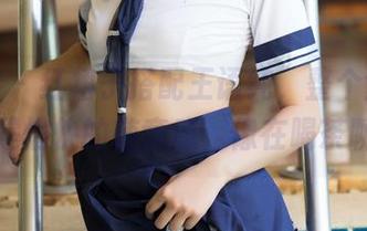 青豆客 – 红裙子搭配王语纯，整个全套图集都是愉快的随意感，像在喝茶聊天。
