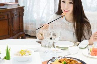 魅妍社 – 小沫琳女王套图：她的每一个眼神都好像在说，“再看就带走你哦”。